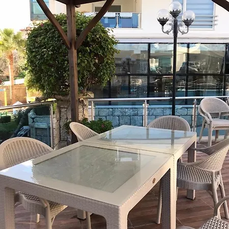 в алании на берегу клеопатры Alanya